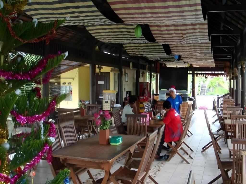 Wonua Monapa Hotel Resort Kendari Exterior foto