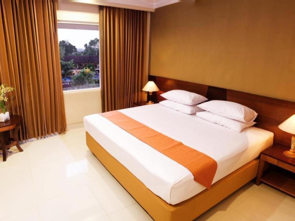 Wonua Monapa Hotel Resort Kendari Exterior foto