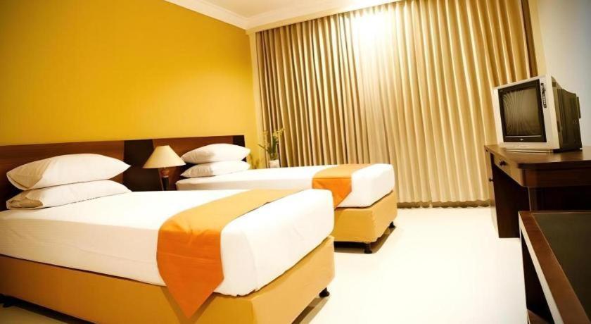Wonua Monapa Hotel Resort Kendari Exterior foto