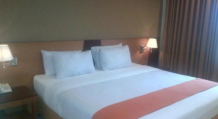 Wonua Monapa Hotel Resort Kendari Exterior foto
